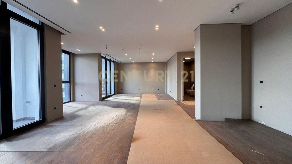 Jepet me qira ambient per zyra prane Ish Parkut! 1,500 € /Muaj