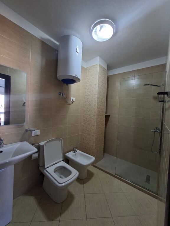 Me Qira: Apartament 2+1 me 2 Banjo &amp; 1 Ballkon 📍 Jordan Misja – Kompleksi Gener 2 ✨ I mobiluar plotësisht Çmimi: 80,000 ALL / muaj