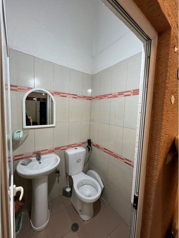 Jepet Ambient Biznesi Per Qira, Bulevardi Kryesor!