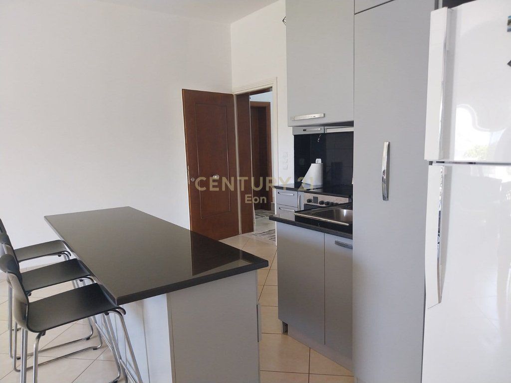 SI AFFITTA IL 2° PIANO DI UNA VILLA CON POSTO AUTO A SHKOZET, DURRES !!!