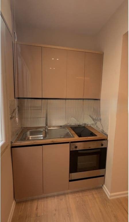 RRUGA BARRIKADAVE, SHESIM GARSONIERE 110,000 €