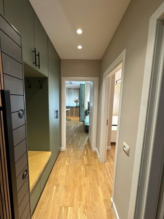 Jepet me qira 1+1+verande Tek Pavaroti 900 mije leke