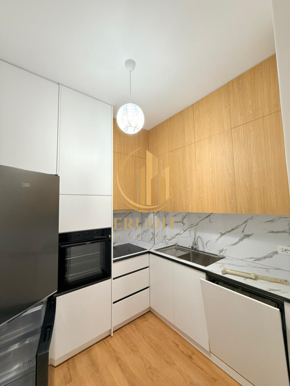 Appartamento in affitto nella zona Komuna e Parisit.