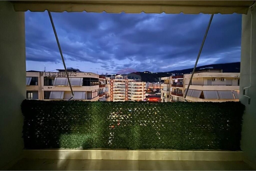 🏡 APARTAMENT 2+1+2 PËR QIRA – SHESHI I PAVARËSISË, VLORË