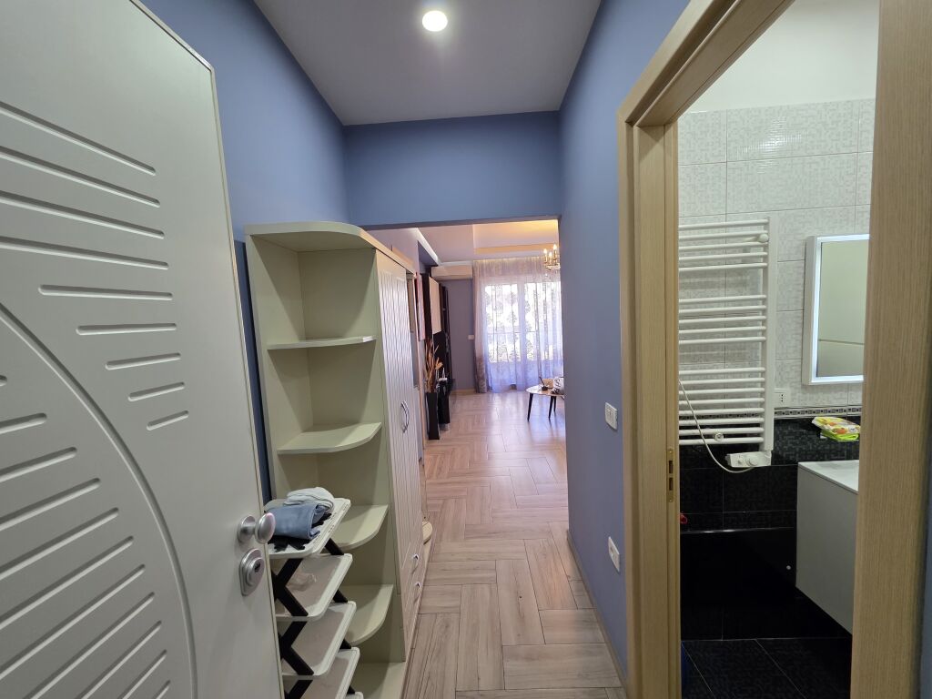 Jepet me qira 1+1+parkim 650€ te Restorant Durresi