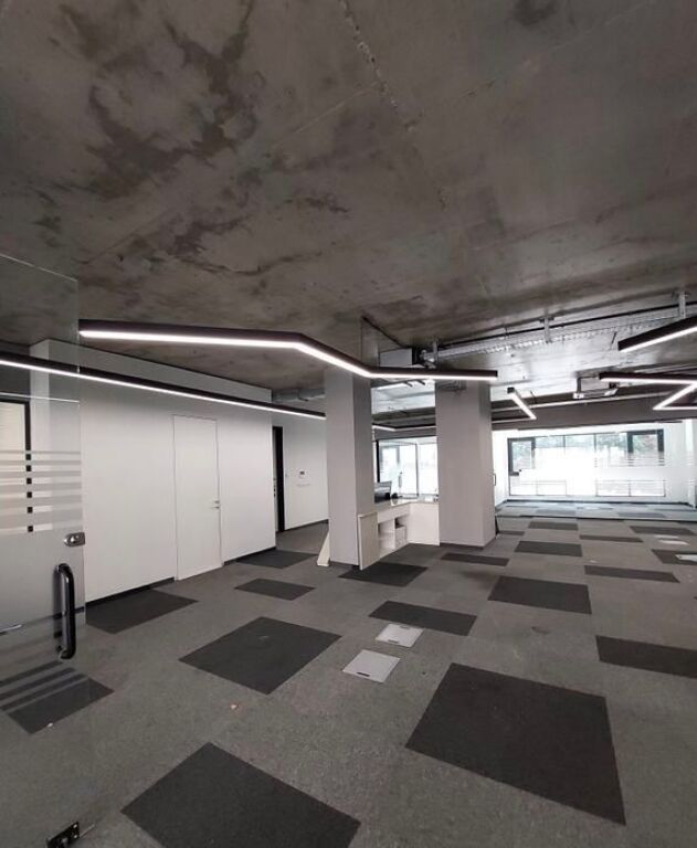 Jepet me Qira Ambient Biznesi 360 m2– Rruga e Kosovarëve