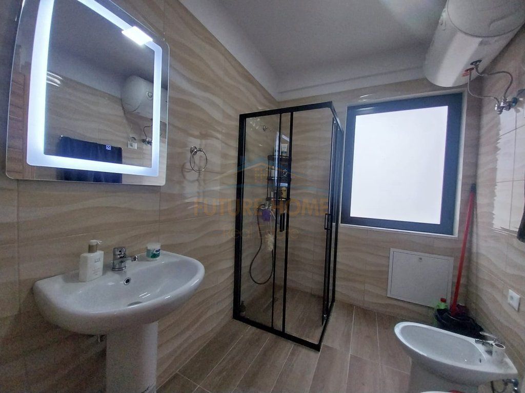 Qera, Apartament 2+1+2+Post Parkimi, Rruga 5-Maji, Tirane.