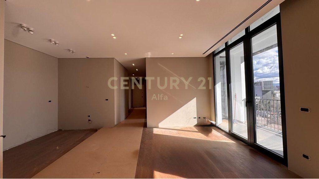 Jepet me qira ambient per zyra prane Ish Parkut! 1,500 € /Muaj