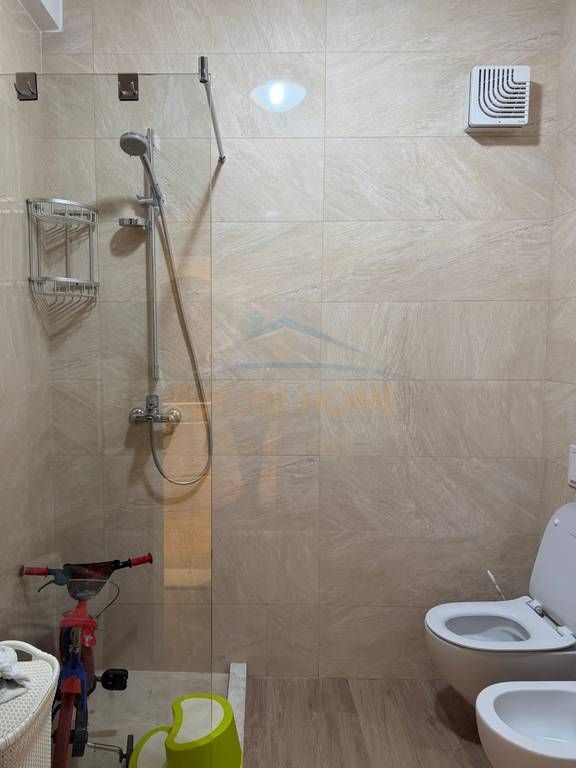 Shitet apartament 2+1+2 Qender Tirane