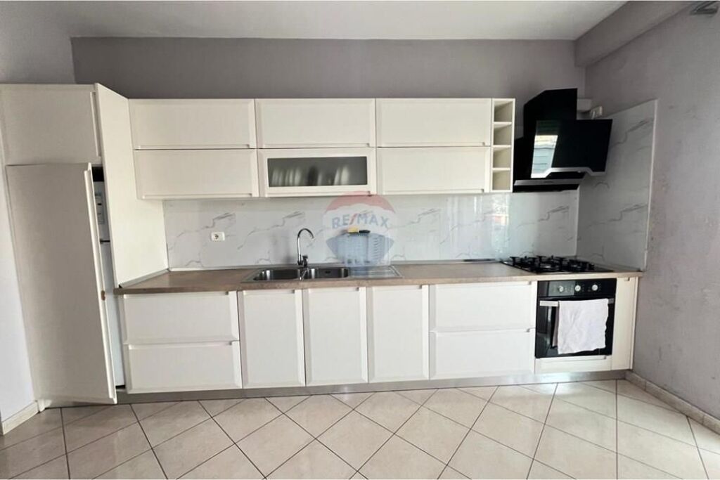 🏡 APARTAMENT 1+1 PËR QIRA – RRUGA HASAN KUSHTA, VLORË