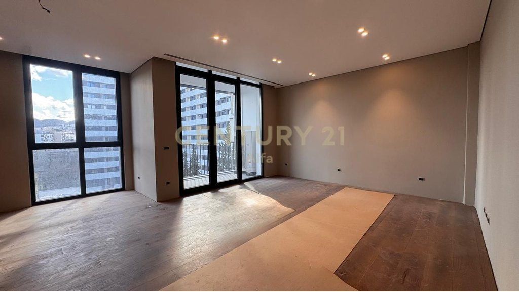 Jepet me qira ambient per zyra prane Ish Parkut! 1,500 € /Muaj