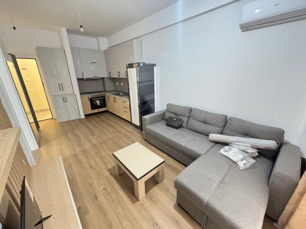 📣 AFFITTO Appartamento 1+1 📍 Ali Demi, Complesso Kadiu 💶 Prezzo 40.000 Leke/Mese ✨