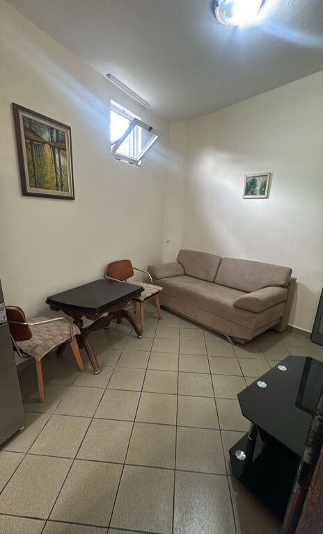Jepet Me Qera Apartament 1+1