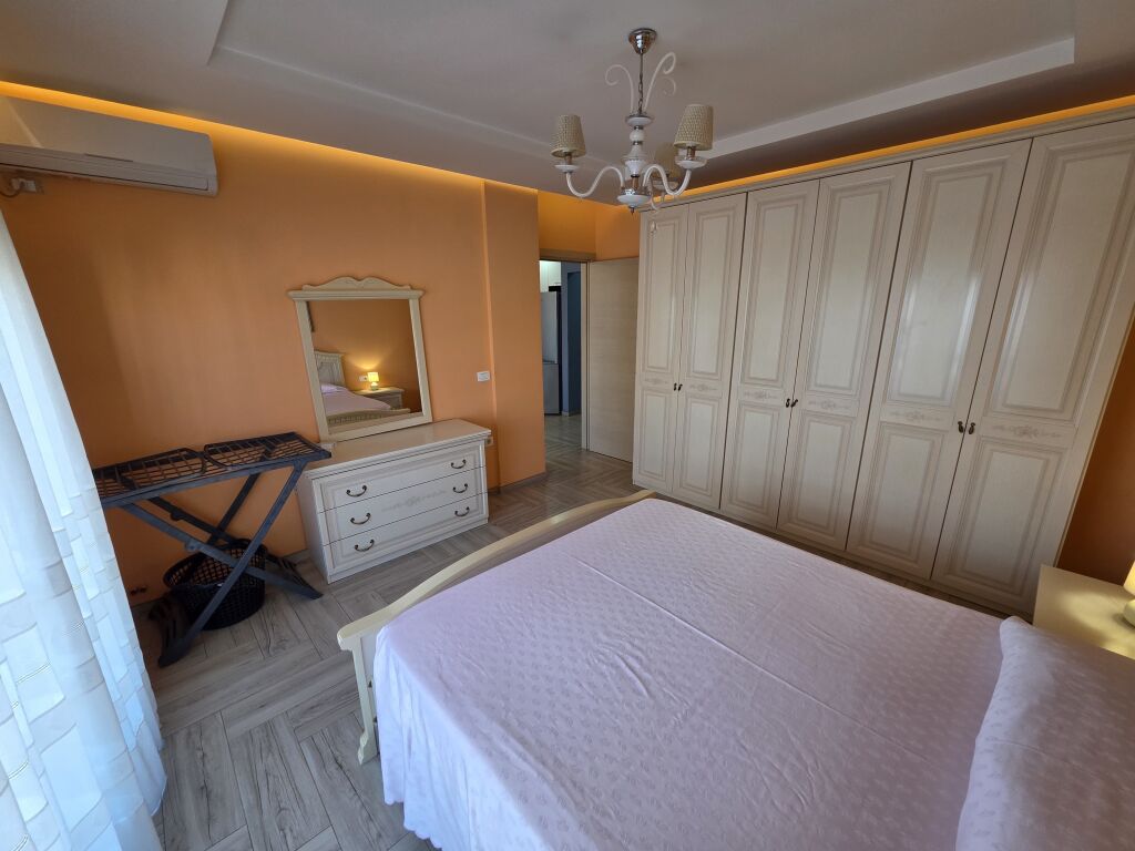 Jepet me qira 1+1+parkim 650€ te Restorant Durresi