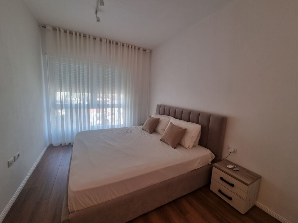 Jepet me qera 1+1 mobiluar Rruga Barrikatave mobiluar 799 eu