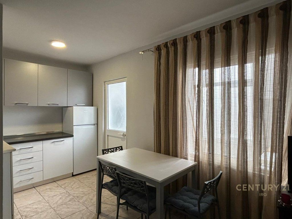 JEPET ME QERA APARTAMENT 1+1 TE XHAMIA E TABAKËVE.