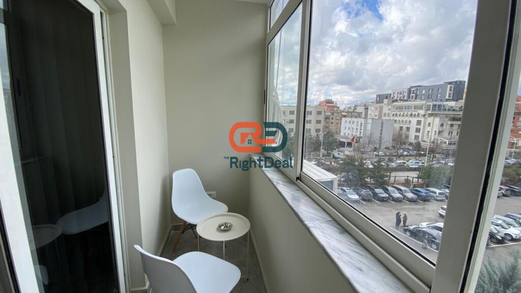 Tek 21-Dhjetori, Shiten Dy Apartamente 1+1 Perfekte Per Investim!!