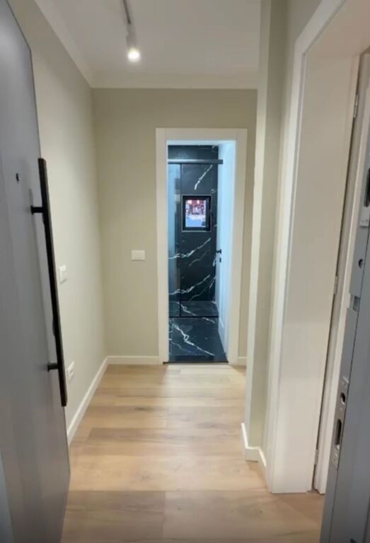 Shitet apartament 1+1, Kryqezimi i 21 Dhjetorit!!