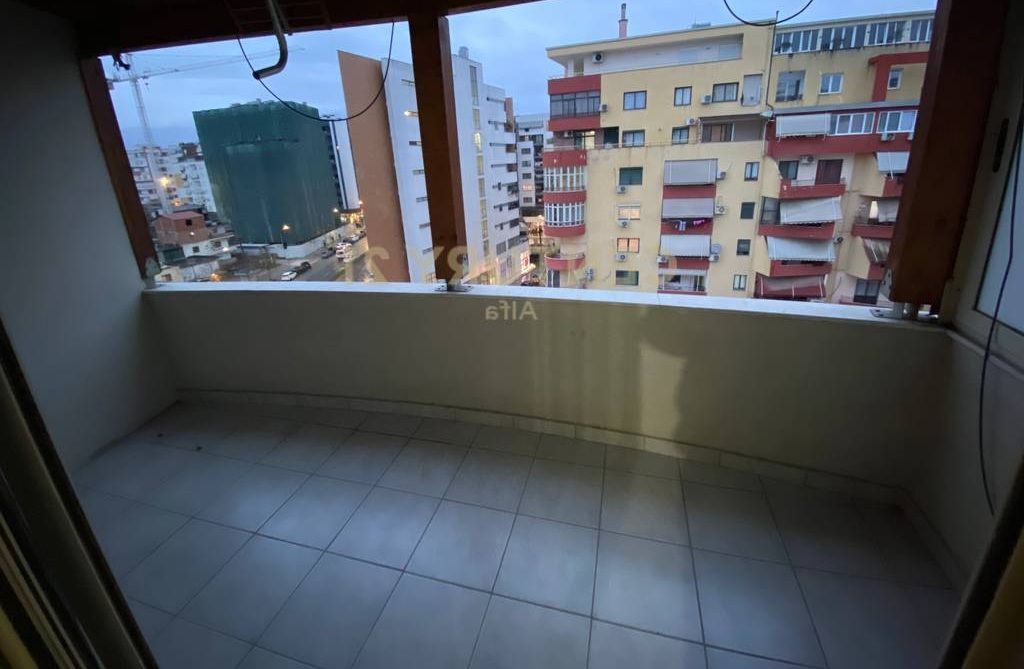 Vendesi in vendita 2 + 1 vicino al Complesso Molla Astir