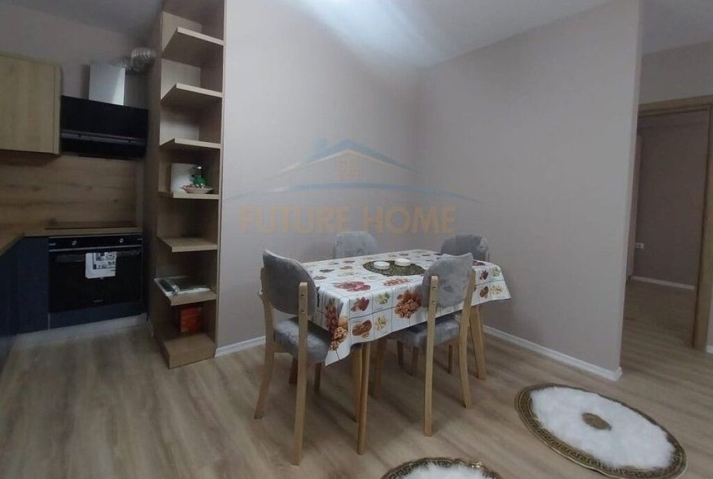 Qera, Apartament 2+1+2+Post Parkimi, Rruga 5-Maji, Tirane
