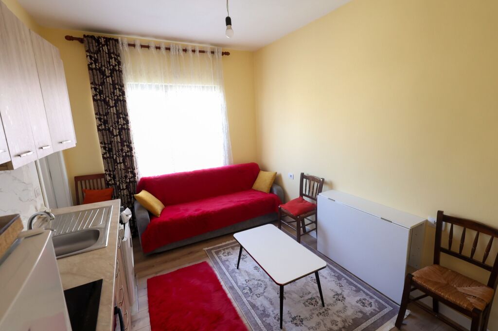 Jepet me qera 1+1 ne fresk 35000 lek Mobiluar ashensor