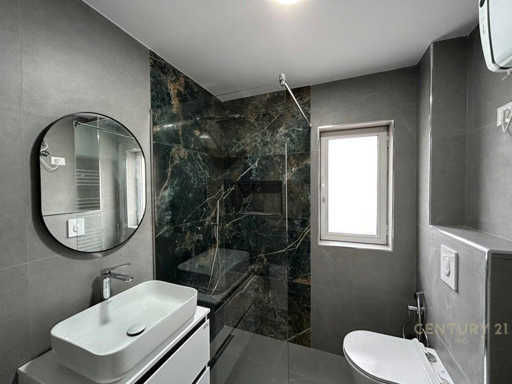 JEPET ME QERA APARTAMENT 1+1 TE XHAMIA E TABAKËVE.