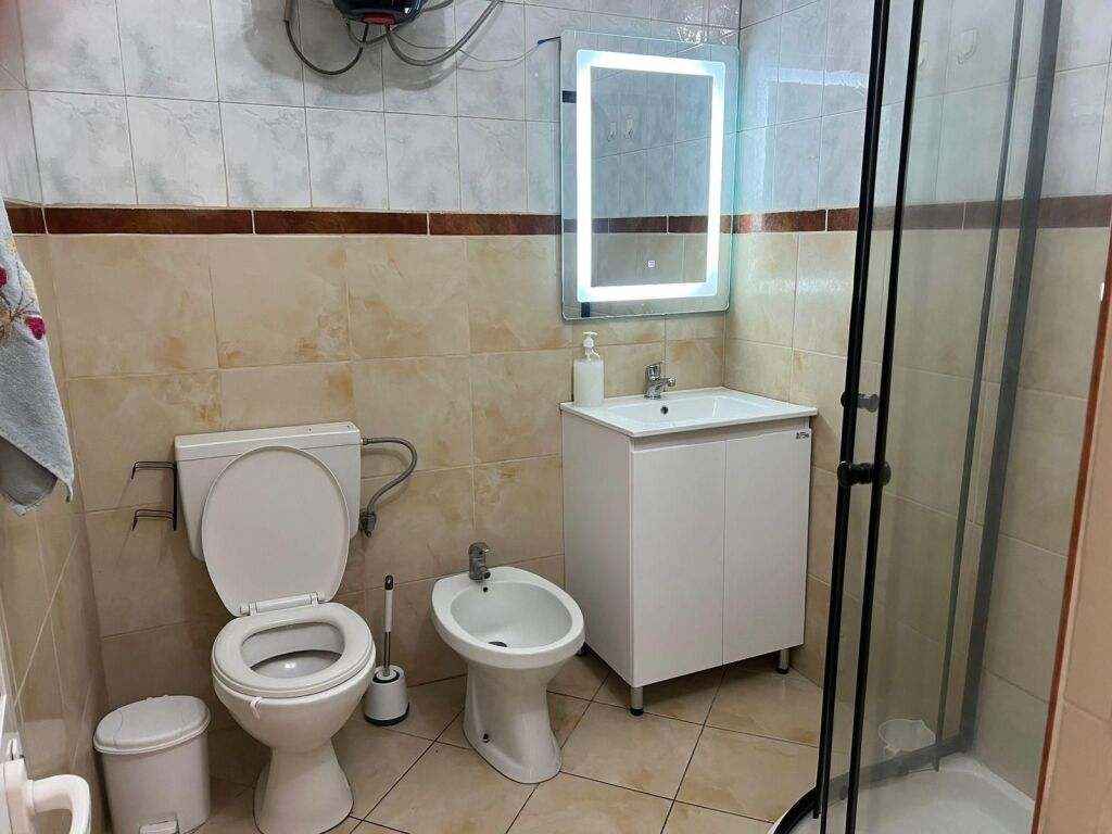 Apartament 2+1 per qira tek Stacioni i Trenit.