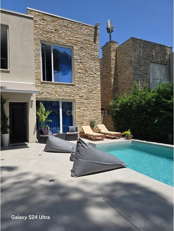 Villa di lusso con piscina in vendita nel complesso "Lura 3", Baia di Lalzi!