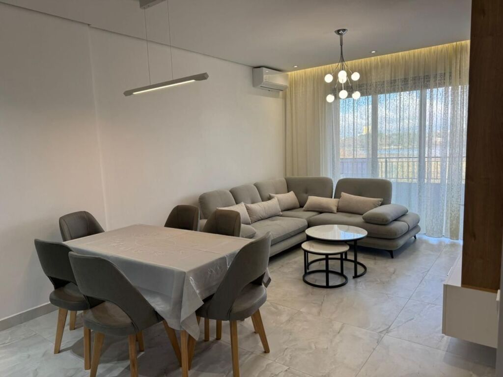 Apartment 1+1+2 Parking for rent at Dry Lake.