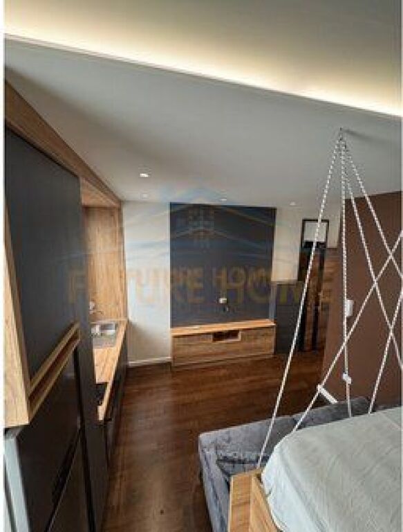 Qera Gasoniere, Kompleksi Tudas, Unaza e Re.