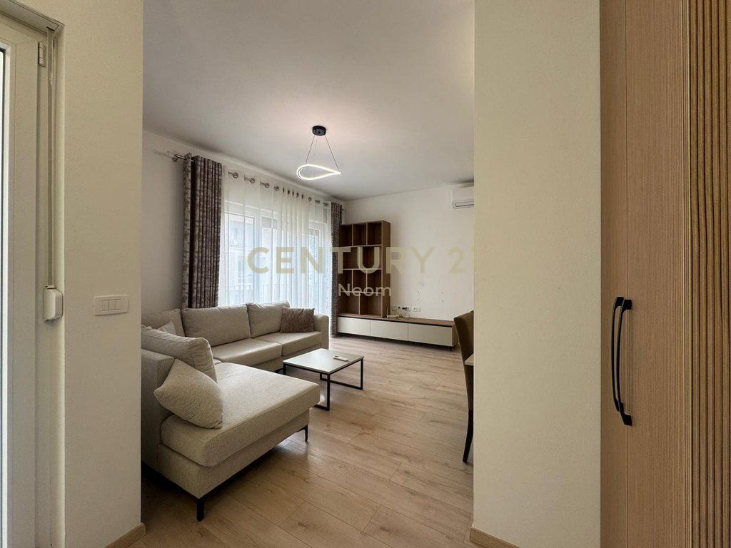 QIRA APARTAMENT MODERN 2+1 ME 1 POST PARKIMI, LIQENI I THATE!!