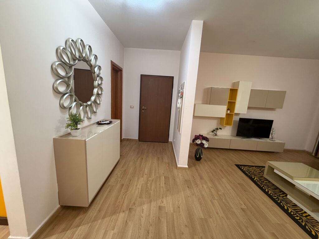 2+1, arredato, vicino allo zoo, prezzo 850 euro, con parcheggio