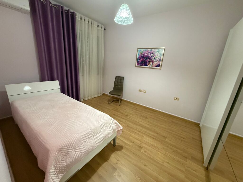 2+1, arredato, vicino allo zoo, prezzo 850 euro, con parcheggio