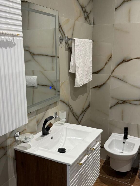 Apartament 1+1+2 Parking per qira tek Liqeni i Thate.