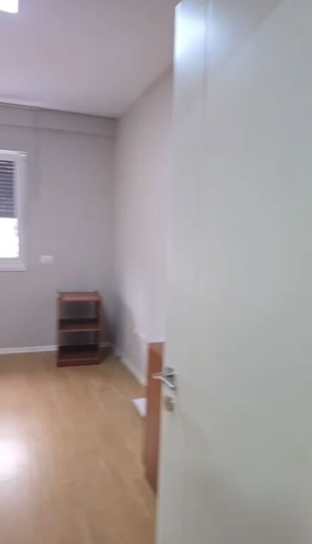 Appartamento 2+1+posto auto in affitto nel Centro di Tirana