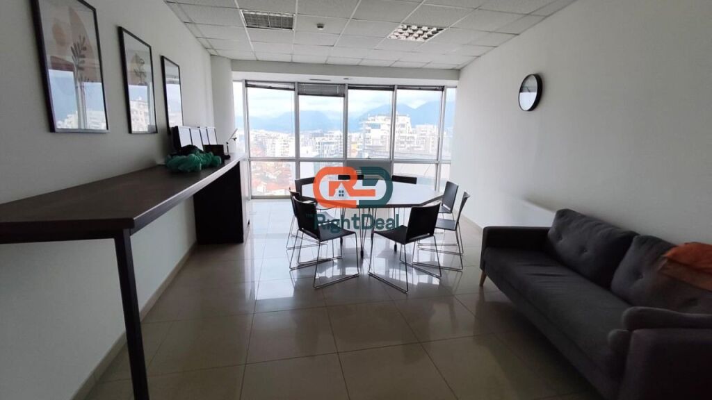 Tek Selvia, Jepet Me Qira Ambient Biznesi Me Lokacion Perfekt !!