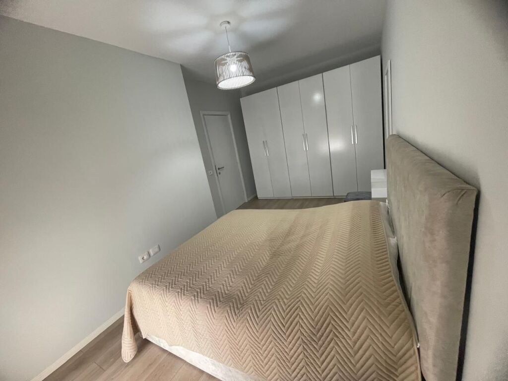 Jepet me qera Apartament 2+1 Liqeni Artificjal