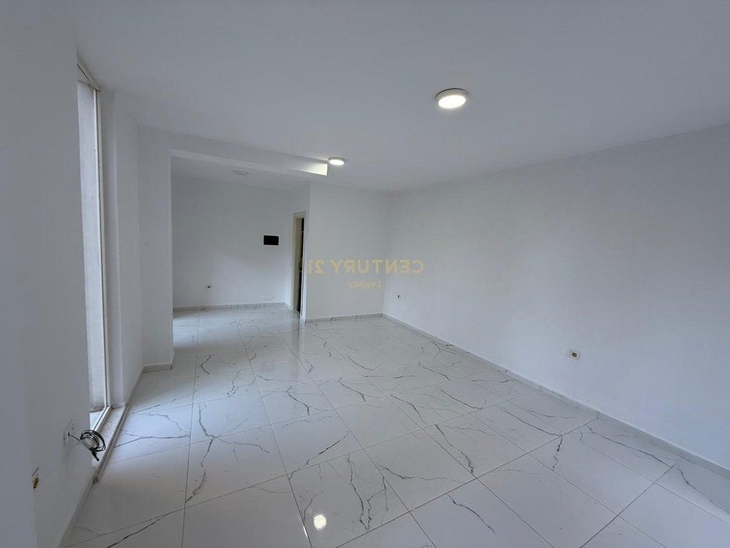 Business Premises for Rent – Near the Main Road Axis, Fresk