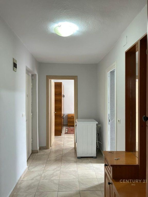 JEPET ME QERA APARTAMENT 1+1 TE XHAMIA E TABAKËVE.