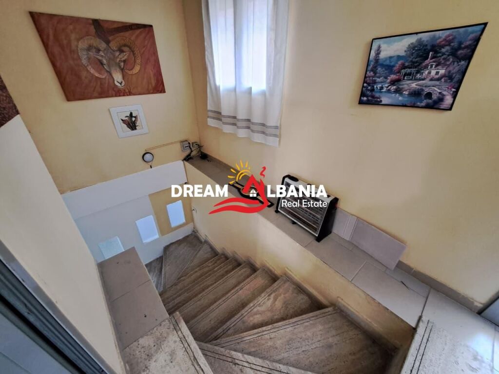 Villa su 2 Piani + Mansarda in Vendita, Dentro il Piccolo Anello, vicino all'Archivio Centrale a Tirana (ID 4151212)
