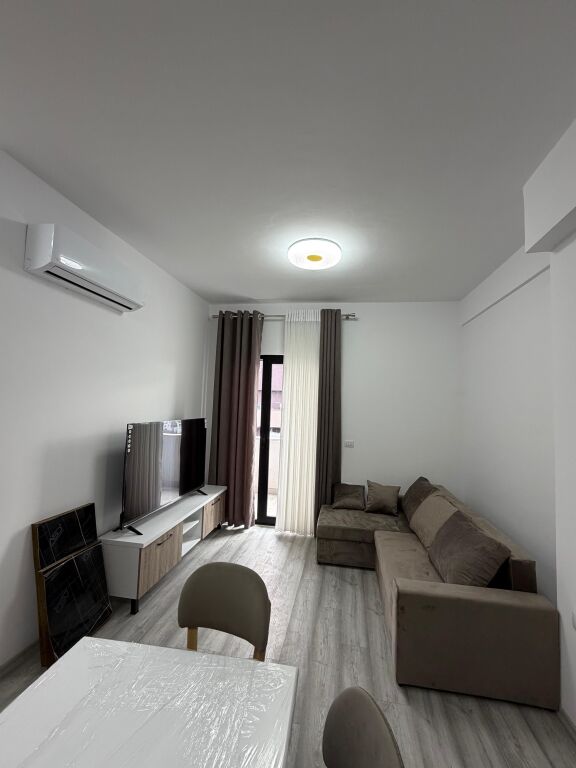 Qera: Apartament 3+1+2 Cmimi: 650 €