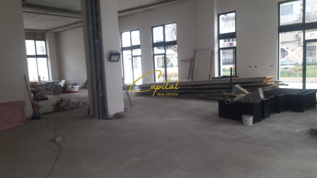 LOCALE COMMERCIALE IN VENDITA 365 M2 XHAMLLIKU 1.500.000 EURO