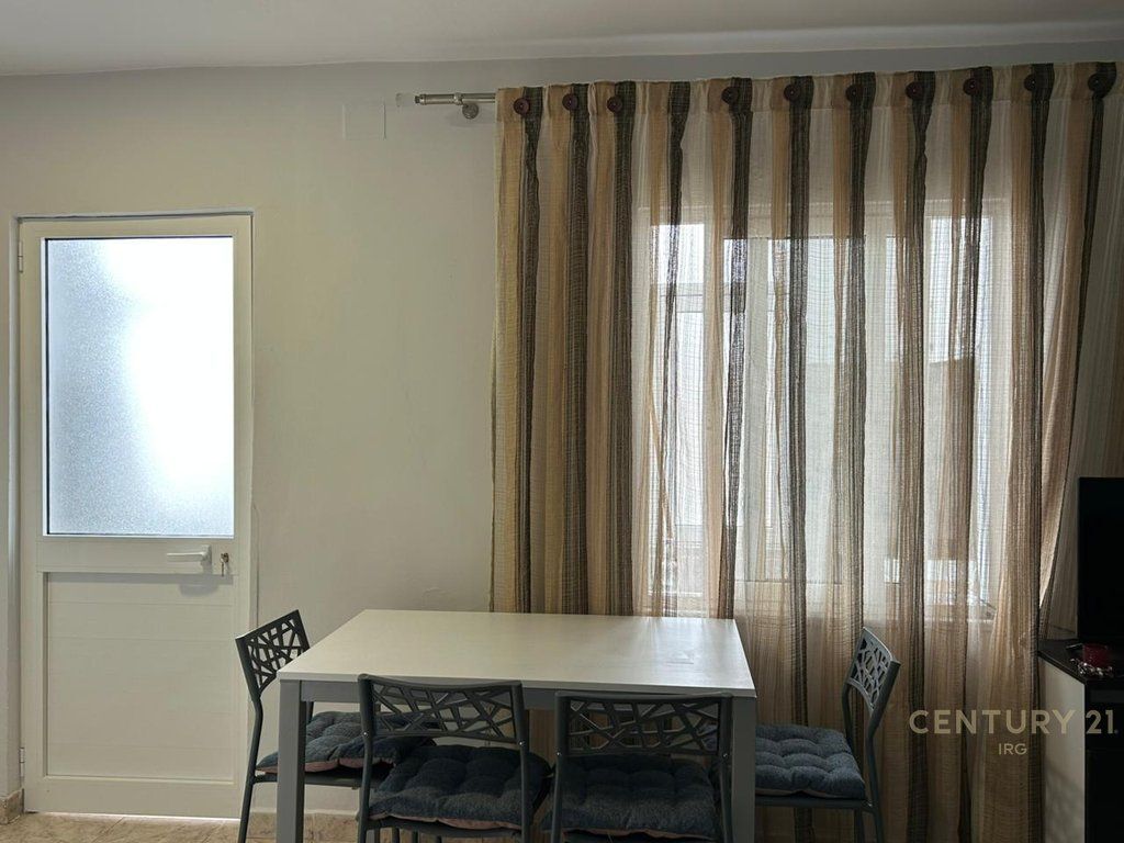 JEPET ME QERA APARTAMENT 1+1 TE XHAMIA E TABAKËVE.