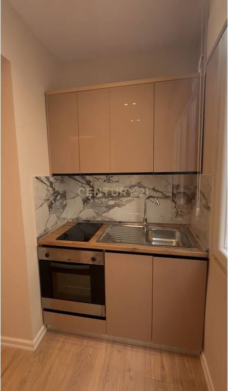 VIA BARRICATE, VENDIAMO MONOLOCALE