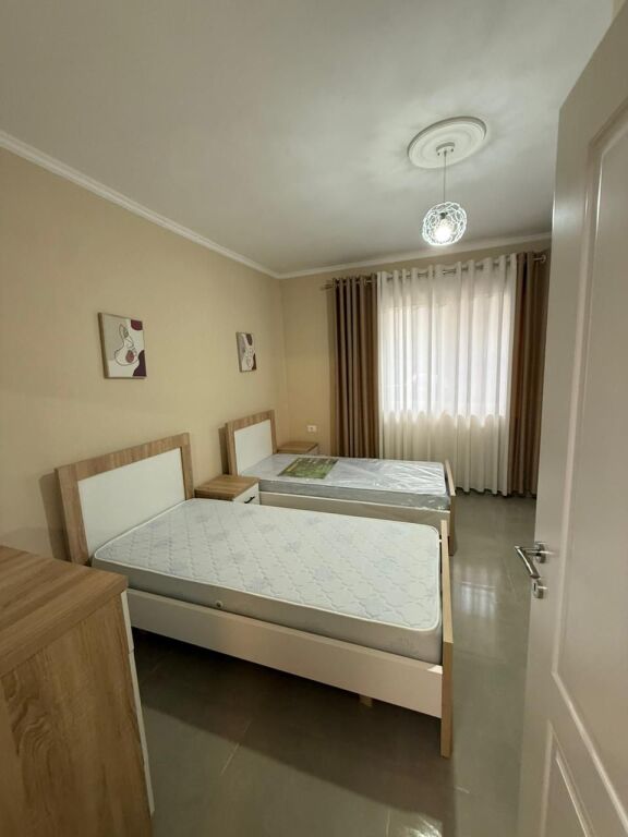 Jepet me Qira Apartament 1+1 ne Laprakë !