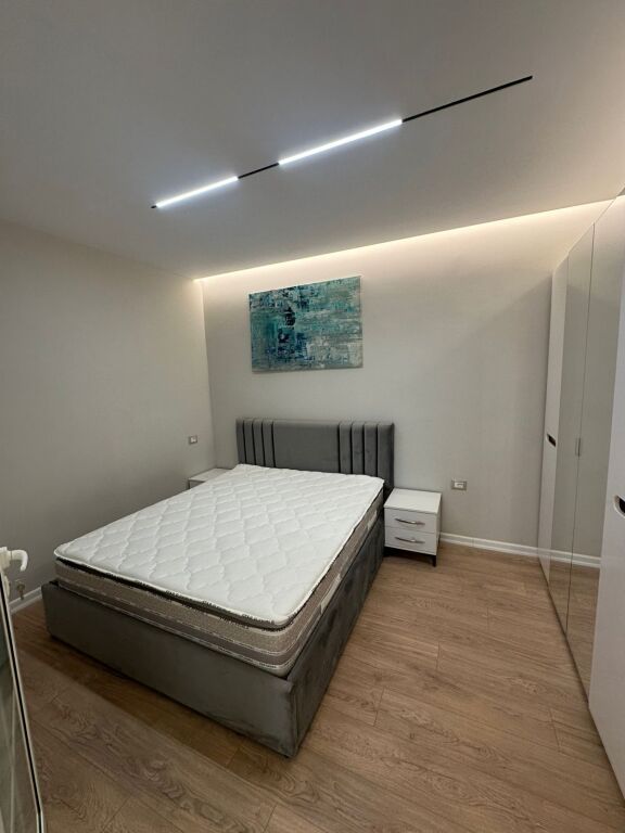 SHITET APARTAMENT 1+1 STACIONI TRENIT 125.000 EURO