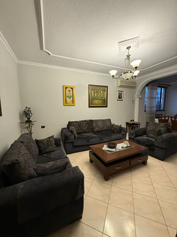 Jepet me qera vile private prane Spitalit Ushtarak