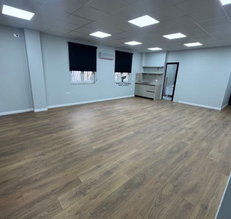 OFFICE FOR RENT 89 M2 CENTER 1100 EURO