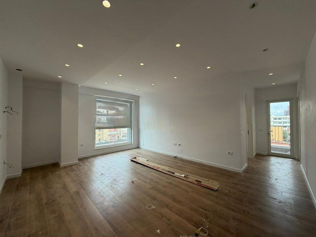 21-DECEMBER, OFFICE FOR RENT 800 € /Month