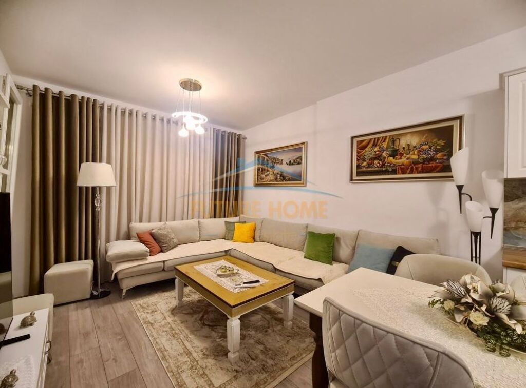 Qera,Apartament 2+1 me post parkimi tek Univers City QTU!